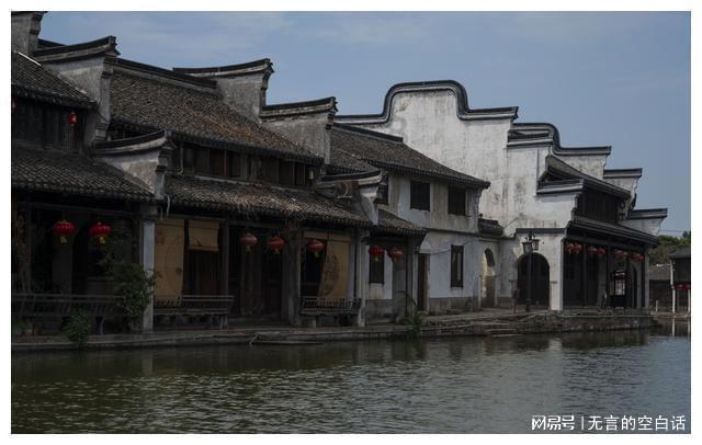 广州队为自救一天开三场直播带货,甚至卖起日用品,俱乐部:球队不会倒下